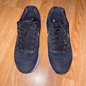 Nike Air Zoom Pegasus 34 in Black and White